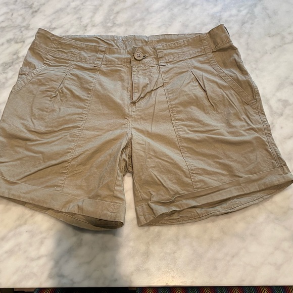 Mountain Hardware Hiking Shorts 8 - Picture 1 of 4